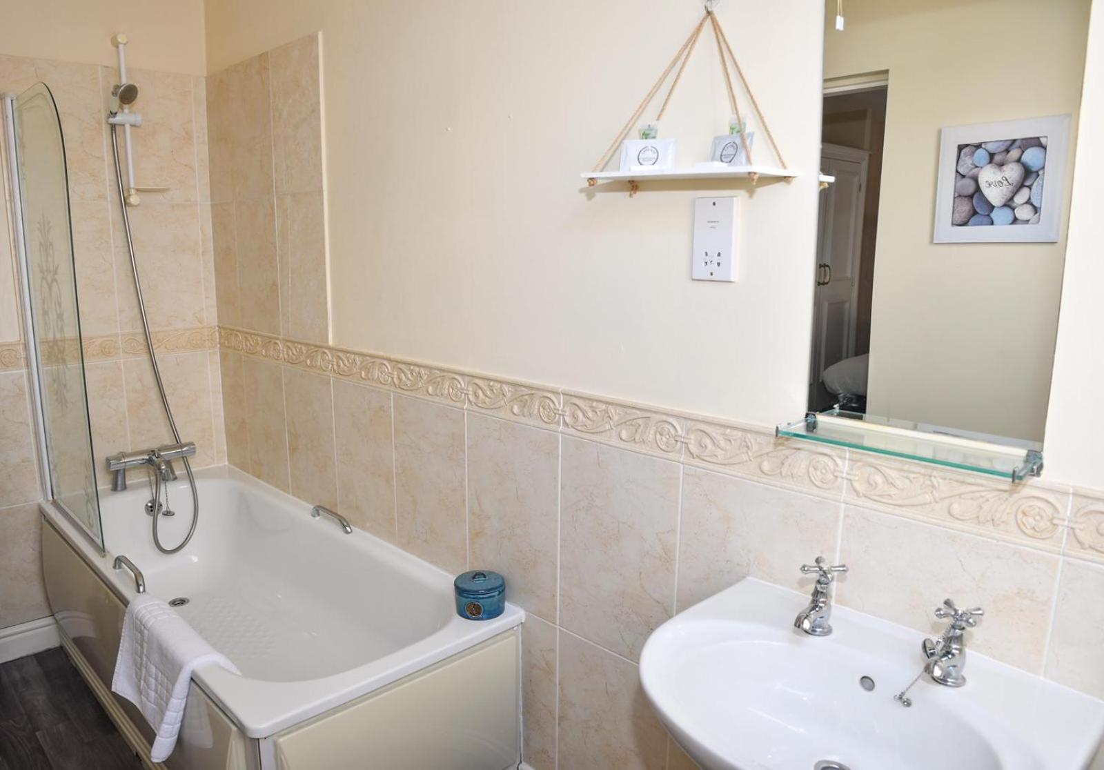 Отель Hall Whiston (Staffordshire Moorlands)